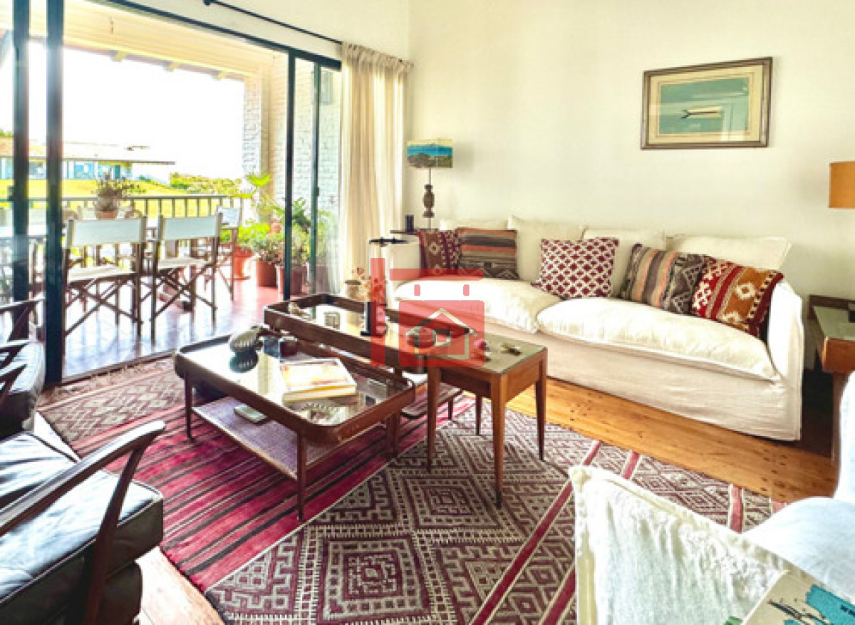 Apartamento ID.746 - Apartamento en Alquiler - 3 Dormitorios frente al mar en Punta del Este