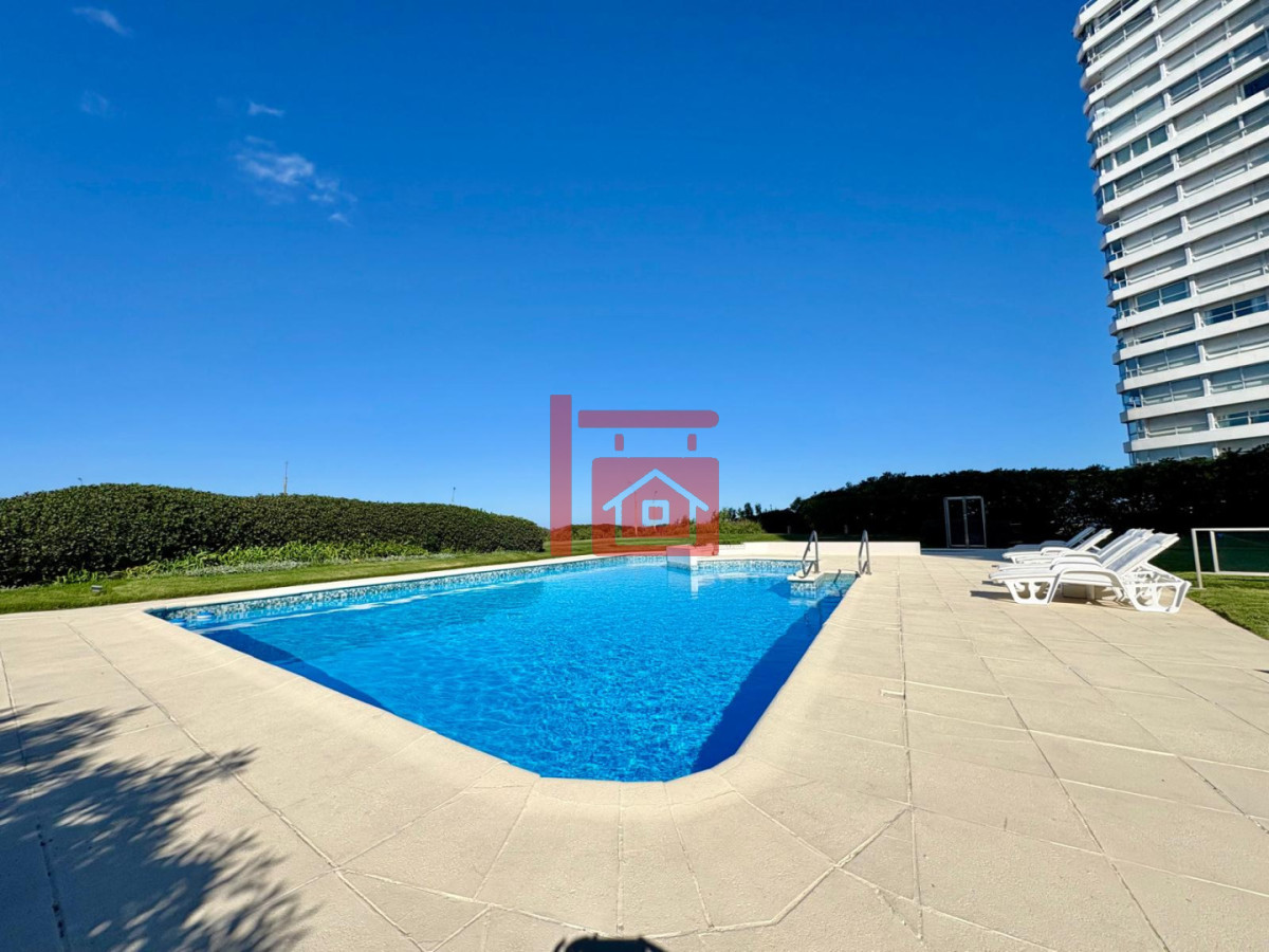 Apartamento ID.585 - Edificio Delfín Reciclado | Primera Línea - Playa Brava, Parada 4