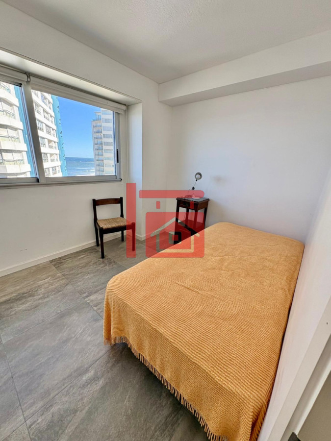 Apartamento ID.585 - Edificio Delfín Reciclado | Primera Línea - Playa Brava, Parada 4