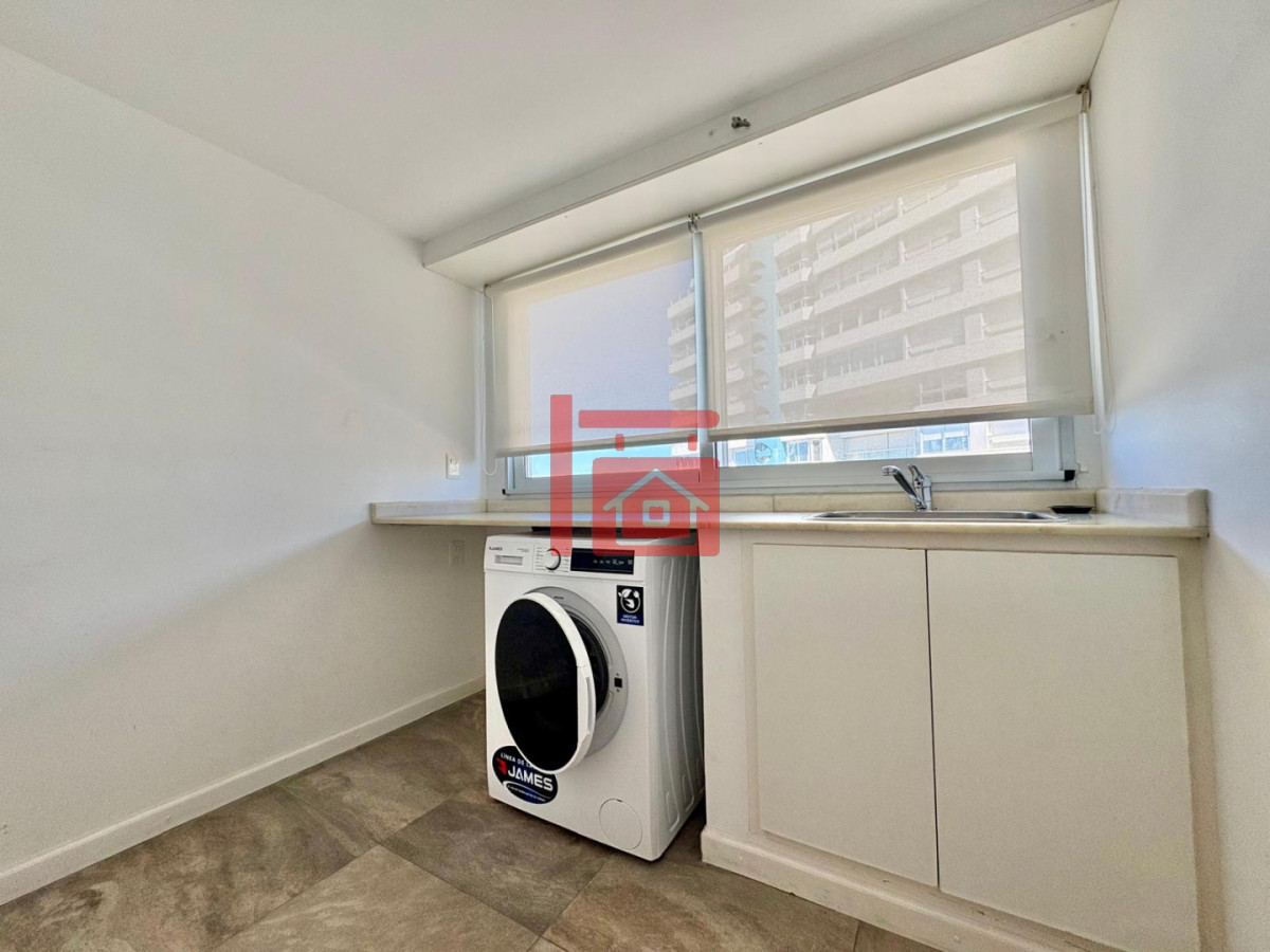 Apartamento ID.585 - Edificio Delfín Reciclado | Primera Línea - Playa Brava, Parada 4