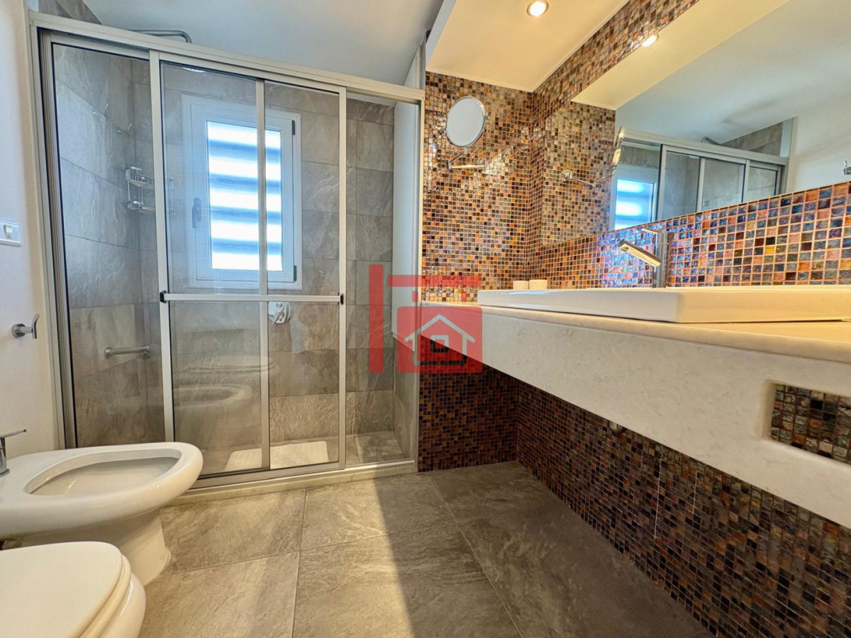 Apartamento ID.585 - Edificio Delfín Reciclado | Primera Línea - Playa Brava, Parada 4
