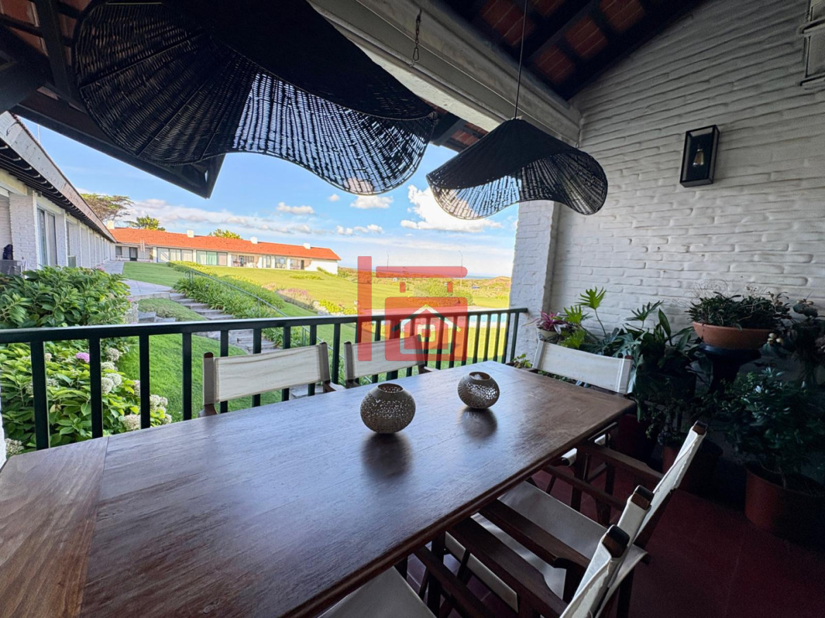 Apartamento ID.746 - Apartamento en Alquiler - 3 Dormitorios frente al mar en Punta del Este