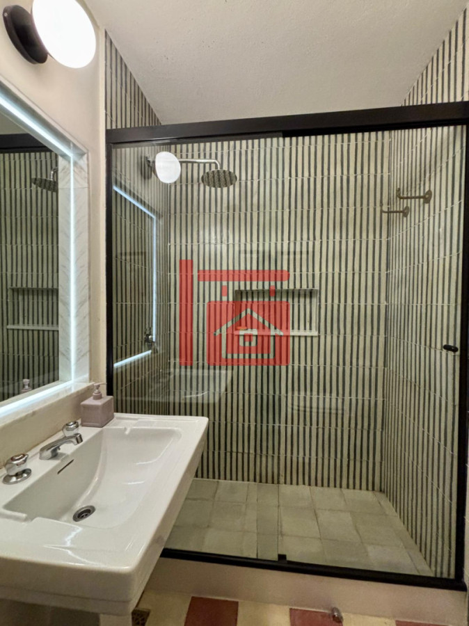Apartamento ID.746 - Apartamento en Alquiler - 3 Dormitorios frente al mar en Punta del Este