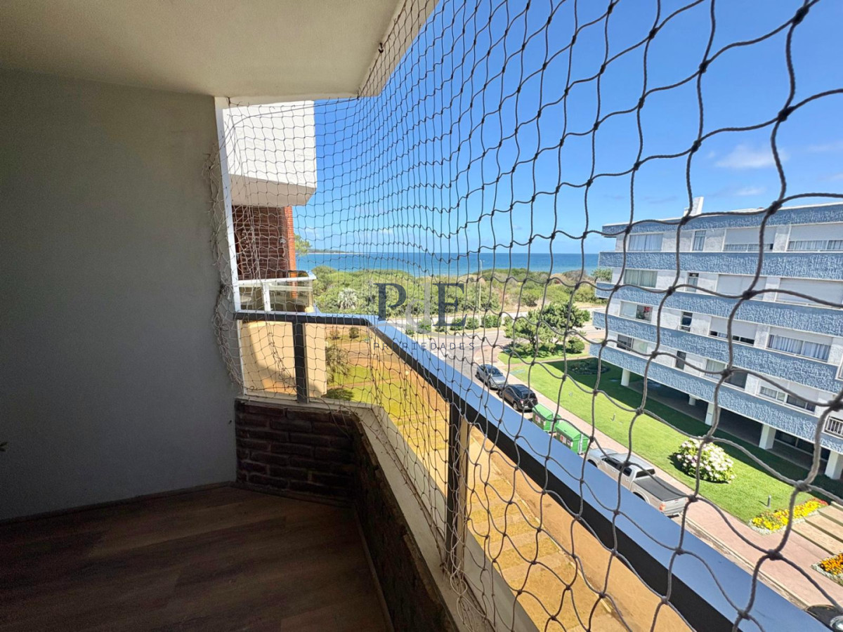 Apartamento en primera línea de Playa Mansa - Edificio Ilha Bella - Imagen 9
