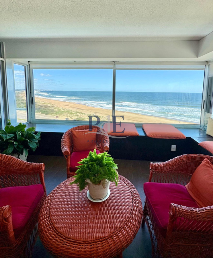 Edificio Delfín | Planta Reciclada en Primera Línea de Playa Brava. - Imagen 13