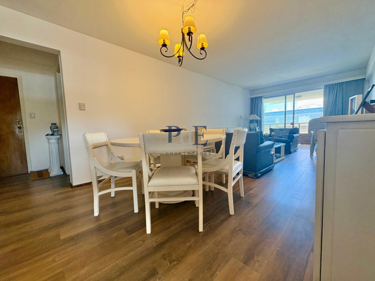 Apartamento en primera línea de Playa Mansa - Edificio Ilha Bella - Imagen 2