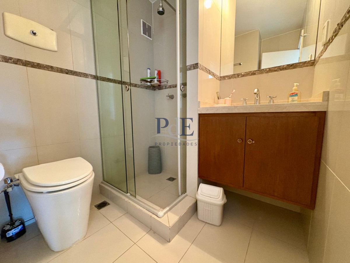 Apartamento en primera línea de Playa Mansa - Edificio Ilha Bella - Imagen 18