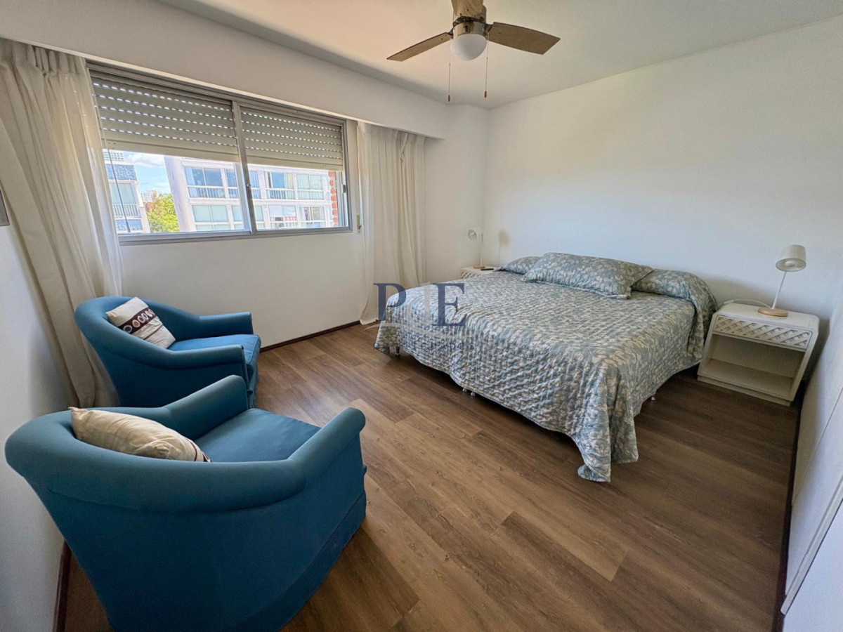 Apartamento en primera línea de Playa Mansa - Edificio Ilha Bella - Imagen 13