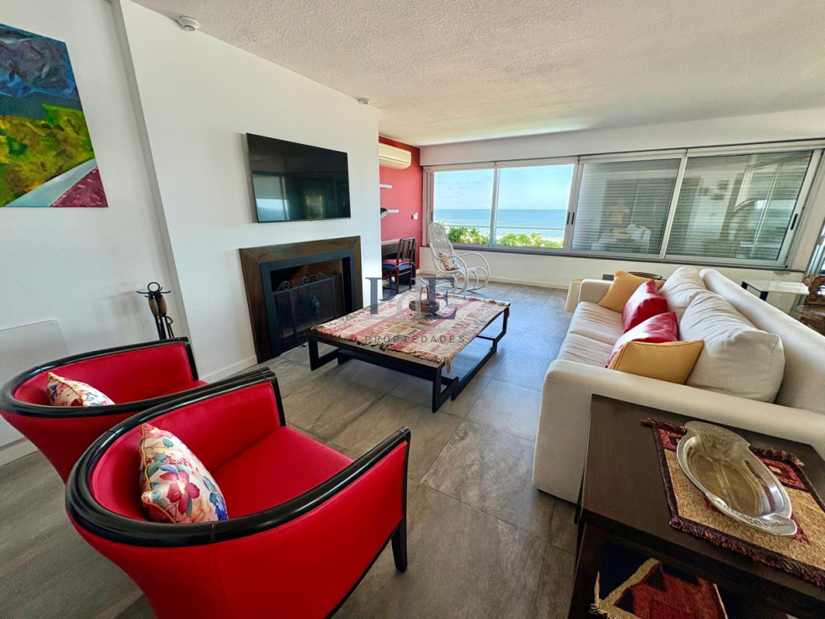 Edificio Delfín | Planta Reciclada en Primera Línea de Playa Brava. - Imagen 1