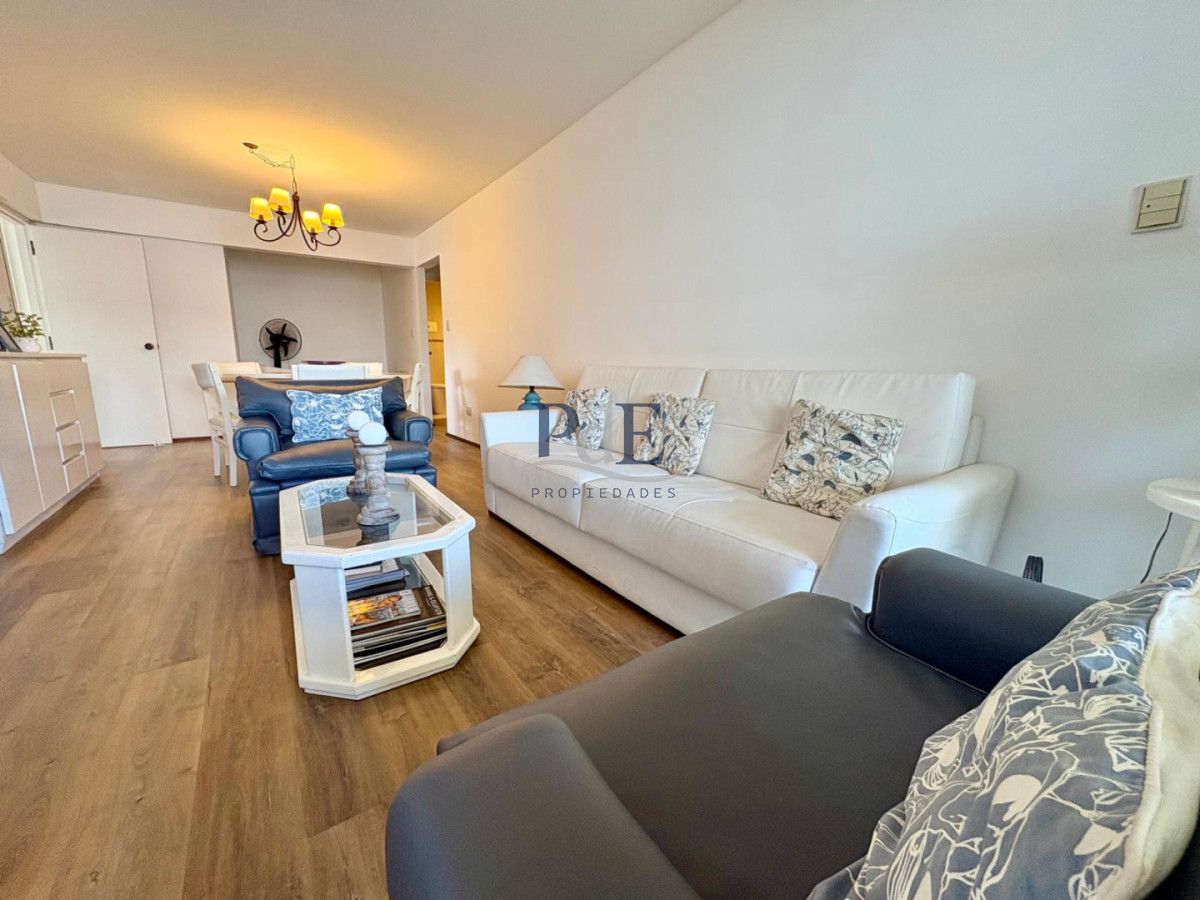 Apartamento en primera línea de Playa Mansa - Edificio Ilha Bella - Imagen 1