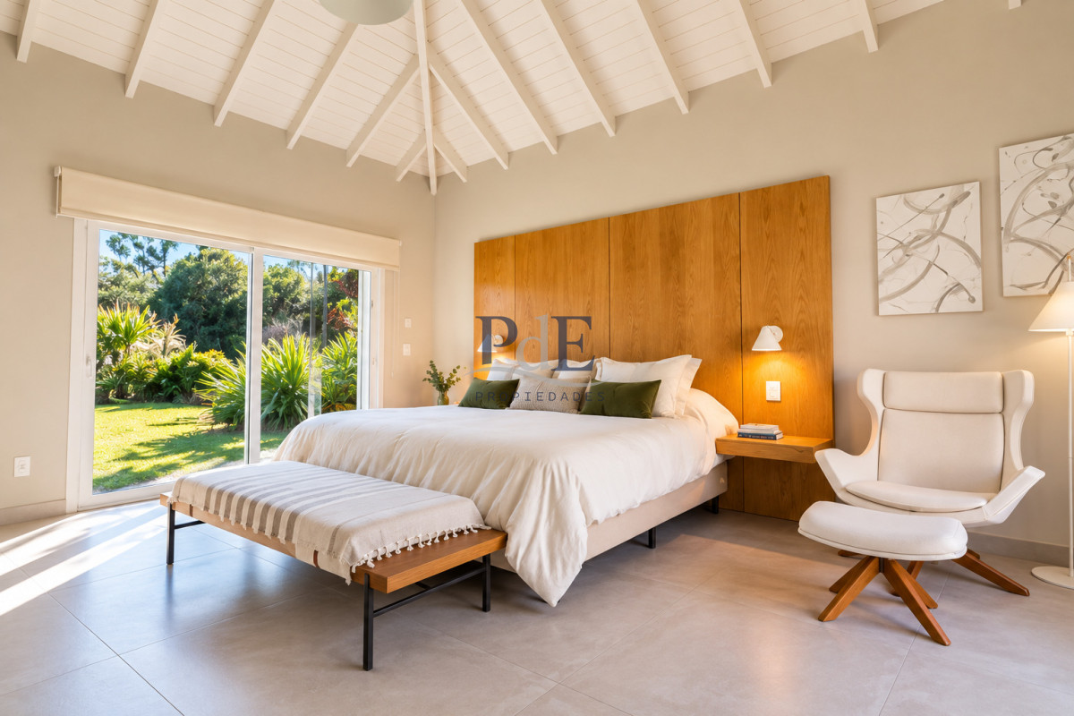 LA ARBOLADA | UNA PROPIEDAD ÚNICA POR ESCALA - 4.200 m² de terreno · 660 m² construidos · 6 dormitorios · 8 baños - Imagen 10