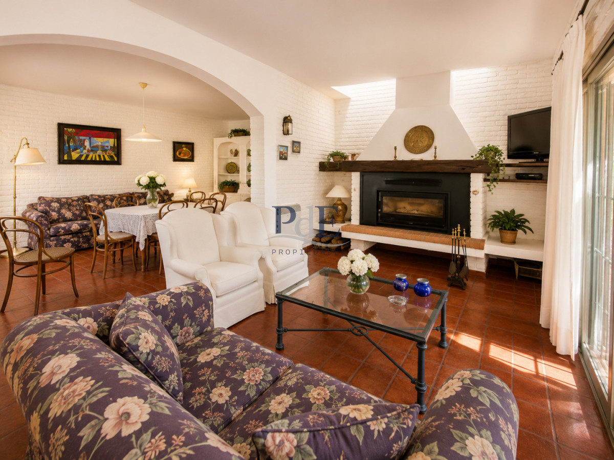 Casa en PH en venta 3 Dorm 3 Baños | Planta baja, entorno residencial de colegios. - Imagen 2