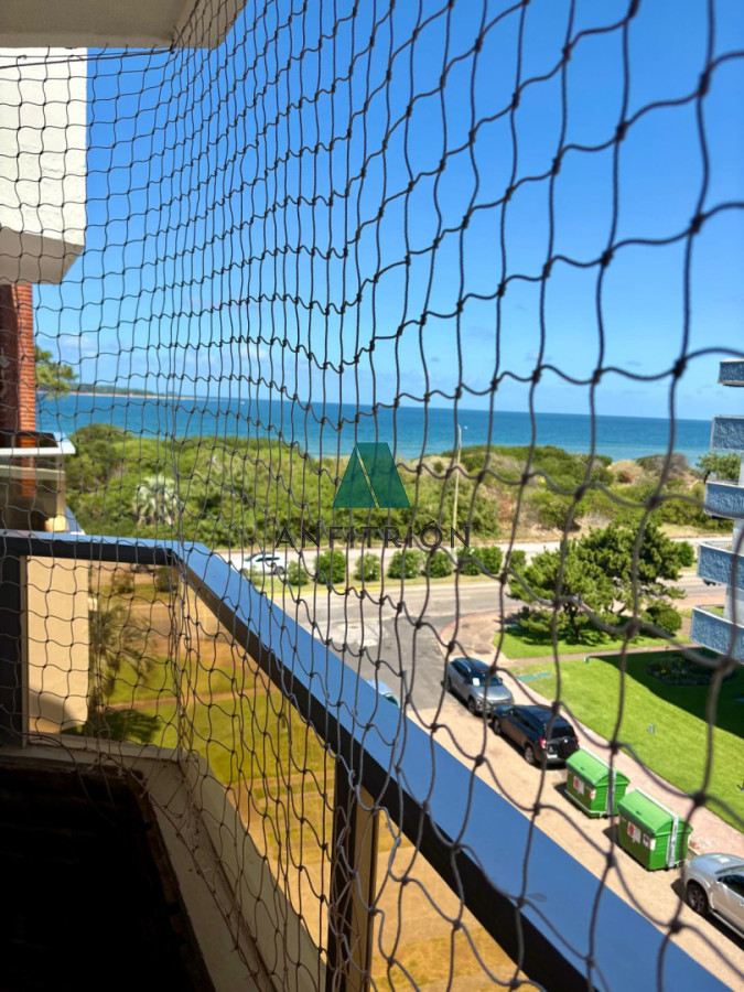 Apartamento ID.119 - Apartamento en primera línea de Playa Mansa - Edificio Ilha Bella