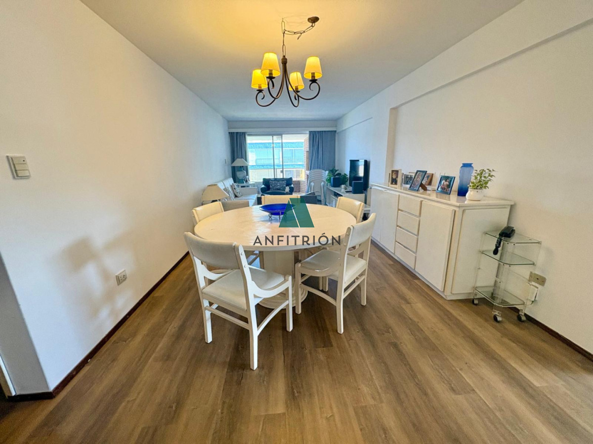 Apartamento ID.119 - Apartamento en primera línea de Playa Mansa - Edificio Ilha Bella