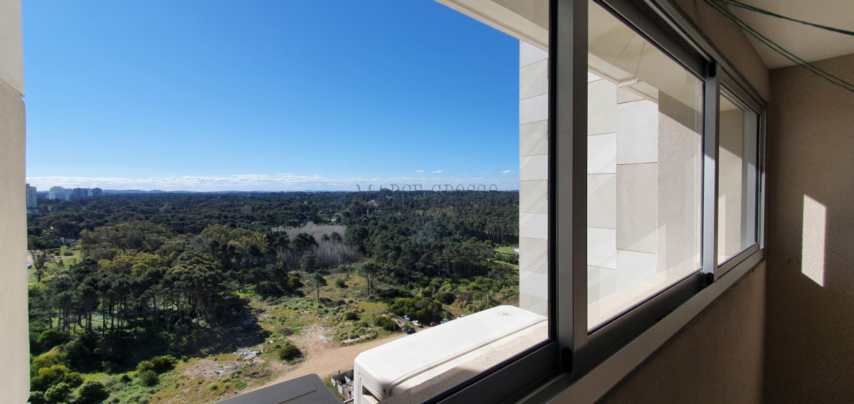 Apartamento ID.50 - Alquiler Temporal - Apto. 3 suites + dep en Torre Lobos 