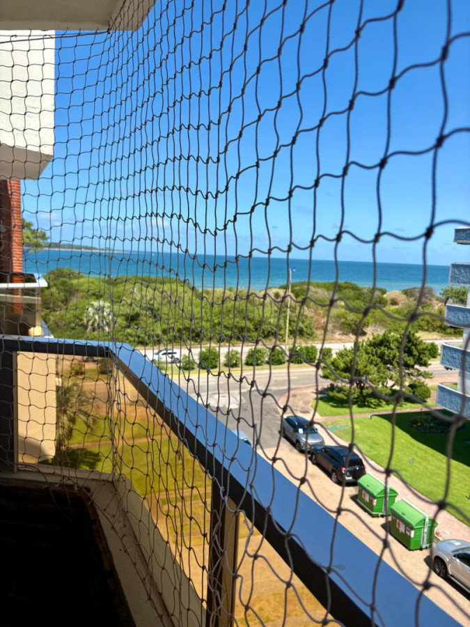 Apartamento ID.137 - Apartamento en primera línea de Playa Mansa - Edificio Ilha Bella