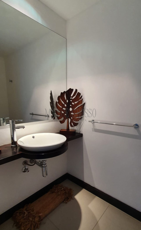 Apartamento ID.50 - Alquiler Temporal - Apto. 3 suites + dep en Torre Lobos 