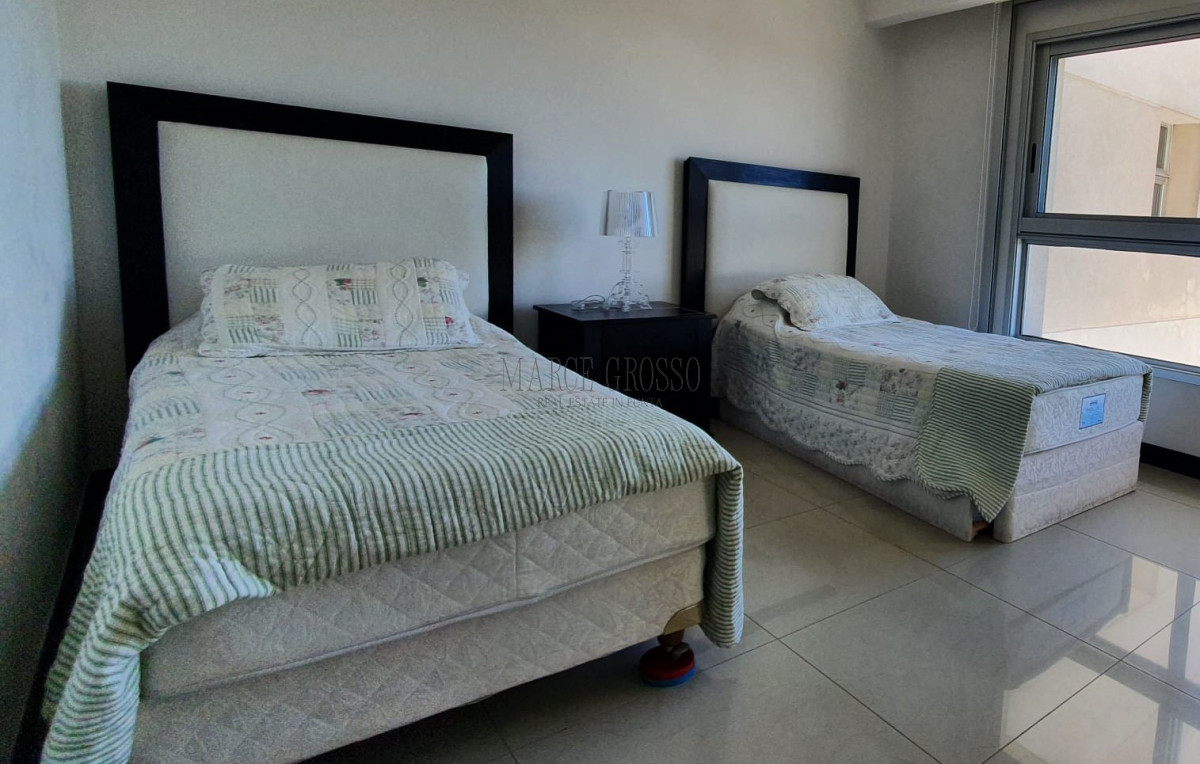 Apartamento ID.50 - Alquiler Temporal - Apto. 3 suites + dep en Torre Lobos 