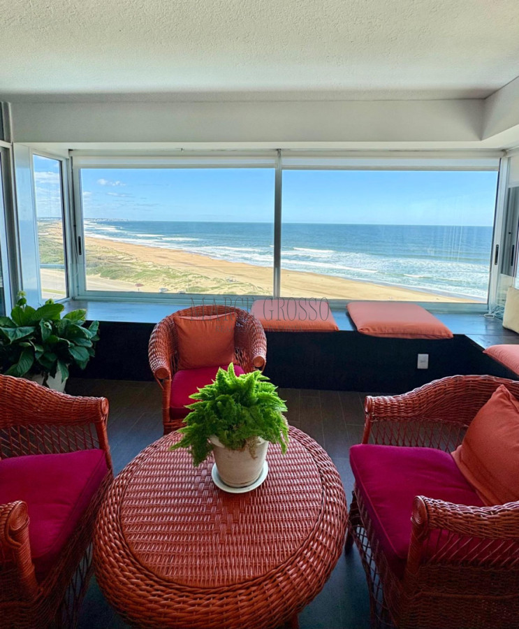 Apartamento ID.221 - Edificio Delfín Reciclado | Primera Línea - Playa Brava, Parada 4