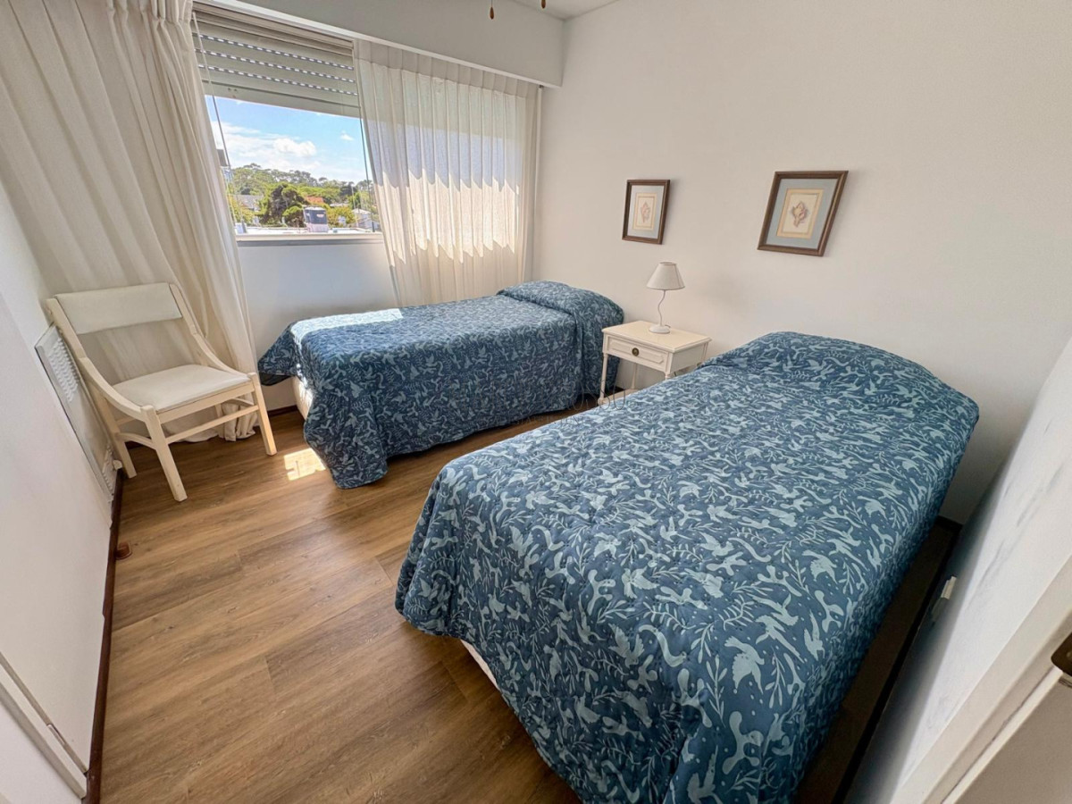 Apartamento ID.137 - Apartamento en primera línea de Playa Mansa - Edificio Ilha Bella