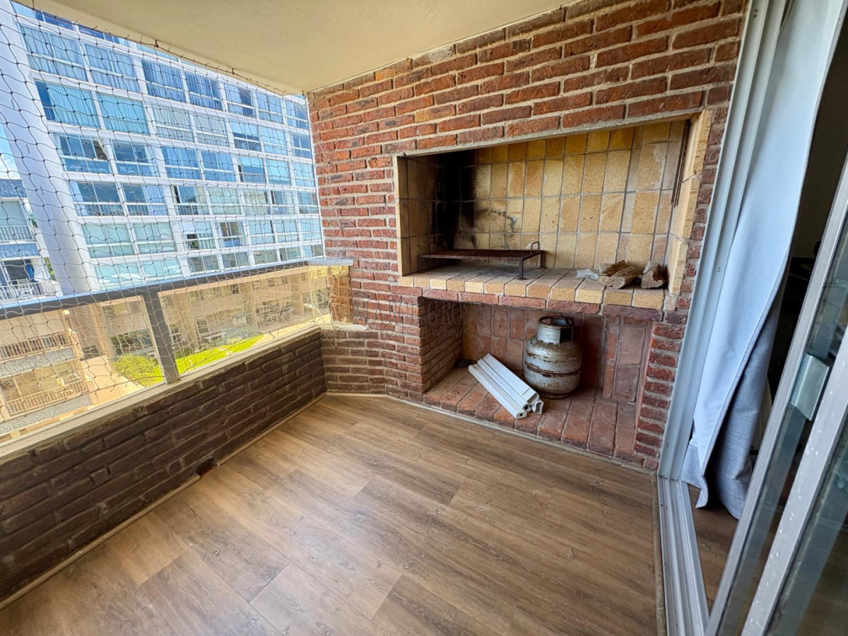 Apartamento ID.137 - Apartamento en primera línea de Playa Mansa - Edificio Ilha Bella