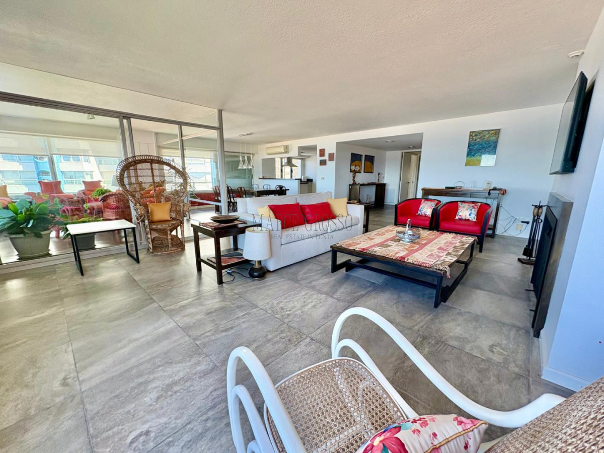 Apartamento ID.221 - Edificio Delfín Reciclado | Primera Línea - Playa Brava, Parada 4