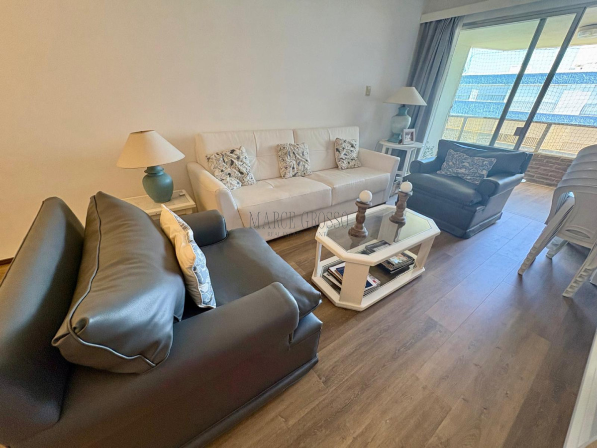 Apartamento ID.137 - Apartamento en primera línea de Playa Mansa - Edificio Ilha Bella