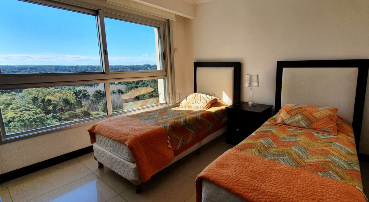 Apartamento ID.50 - Alquiler Temporal - Apto. 3 suites + dep en Torre Lobos 