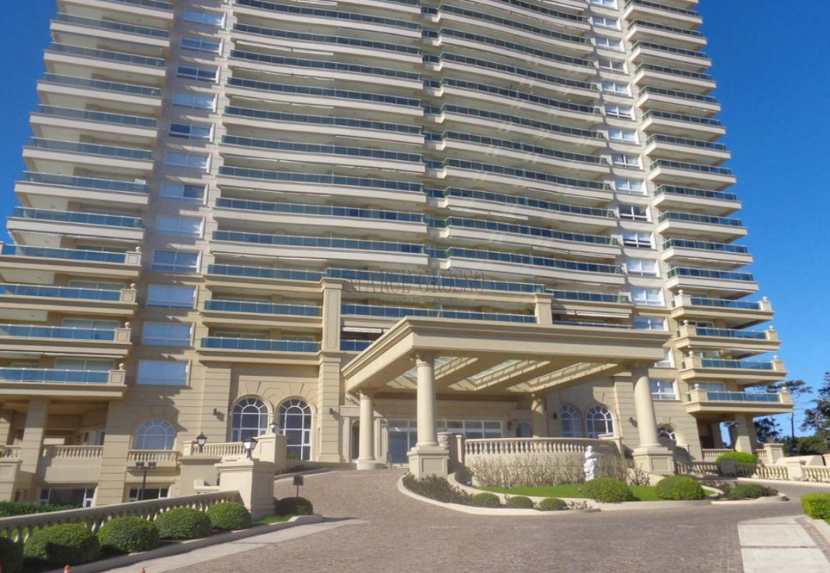 Apartamento ID.123 - ✨ Le Jardin - Piso Alto Esquinero | 3 Suites + Dependencia | Palier Privado