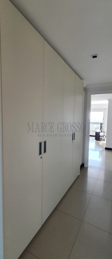 Apartamento ID.50 - Alquiler Temporal - Apto. 3 suites + dep en Torre Lobos 