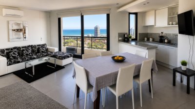 ALQUILER ANUAL - 2 dormitorios · 3 baños · Piso alto