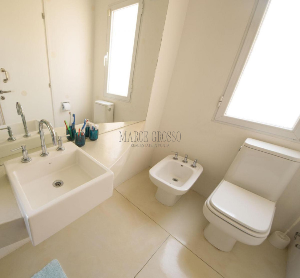 Casa ID.256 - Casa en Venta - 4 Dormitorios en Montoya, La Barra