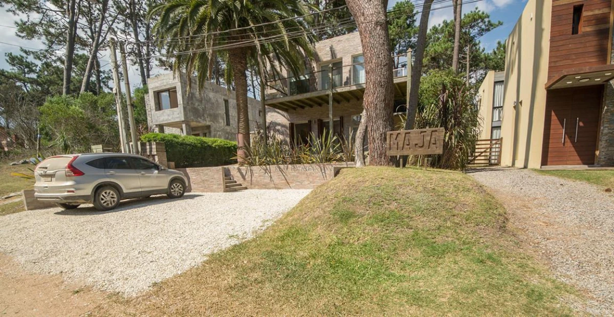 Casa ID.256 - Casa en Venta - 4 Dormitorios en Montoya, La Barra