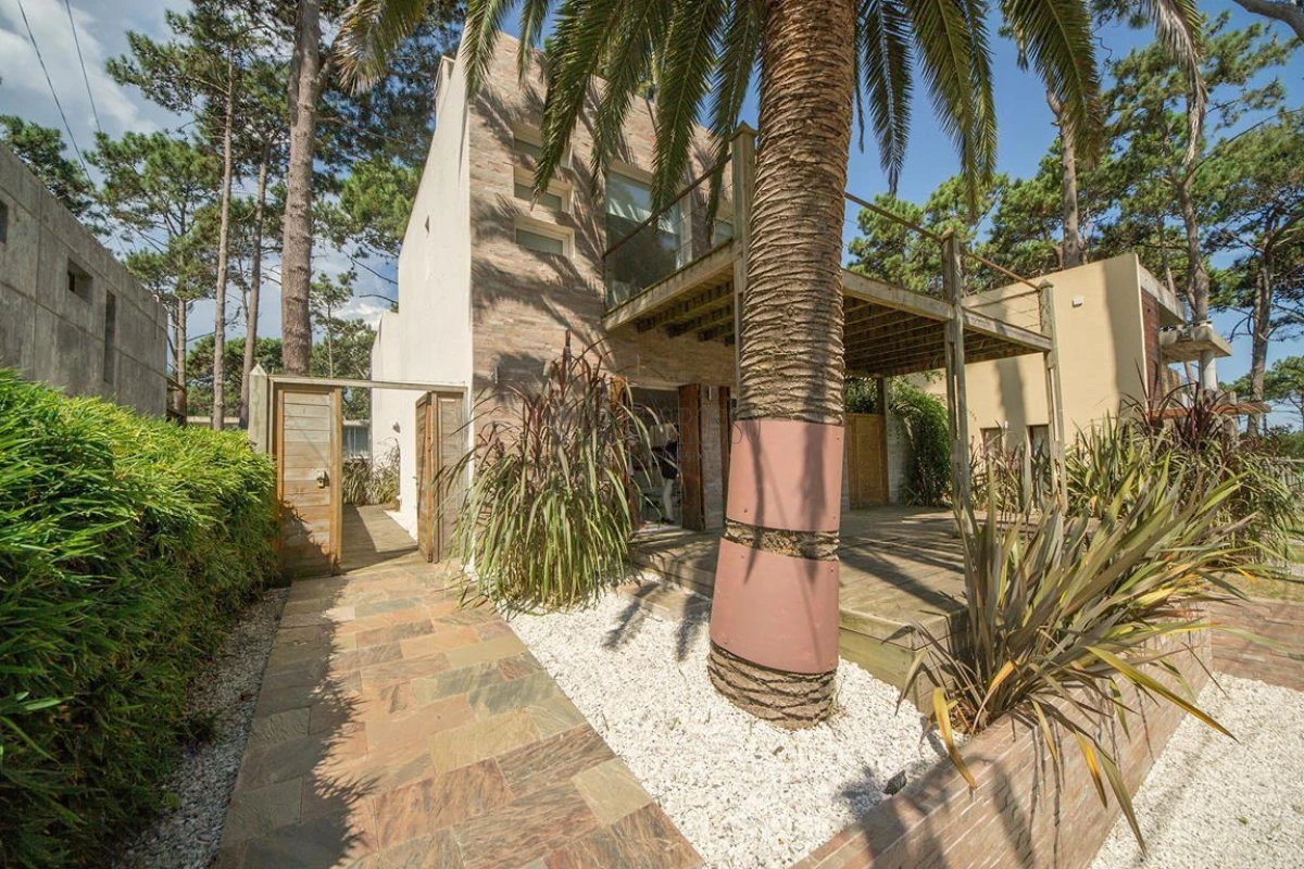 Casa ID.256 - Casa en Venta - 4 Dormitorios en Montoya, La Barra