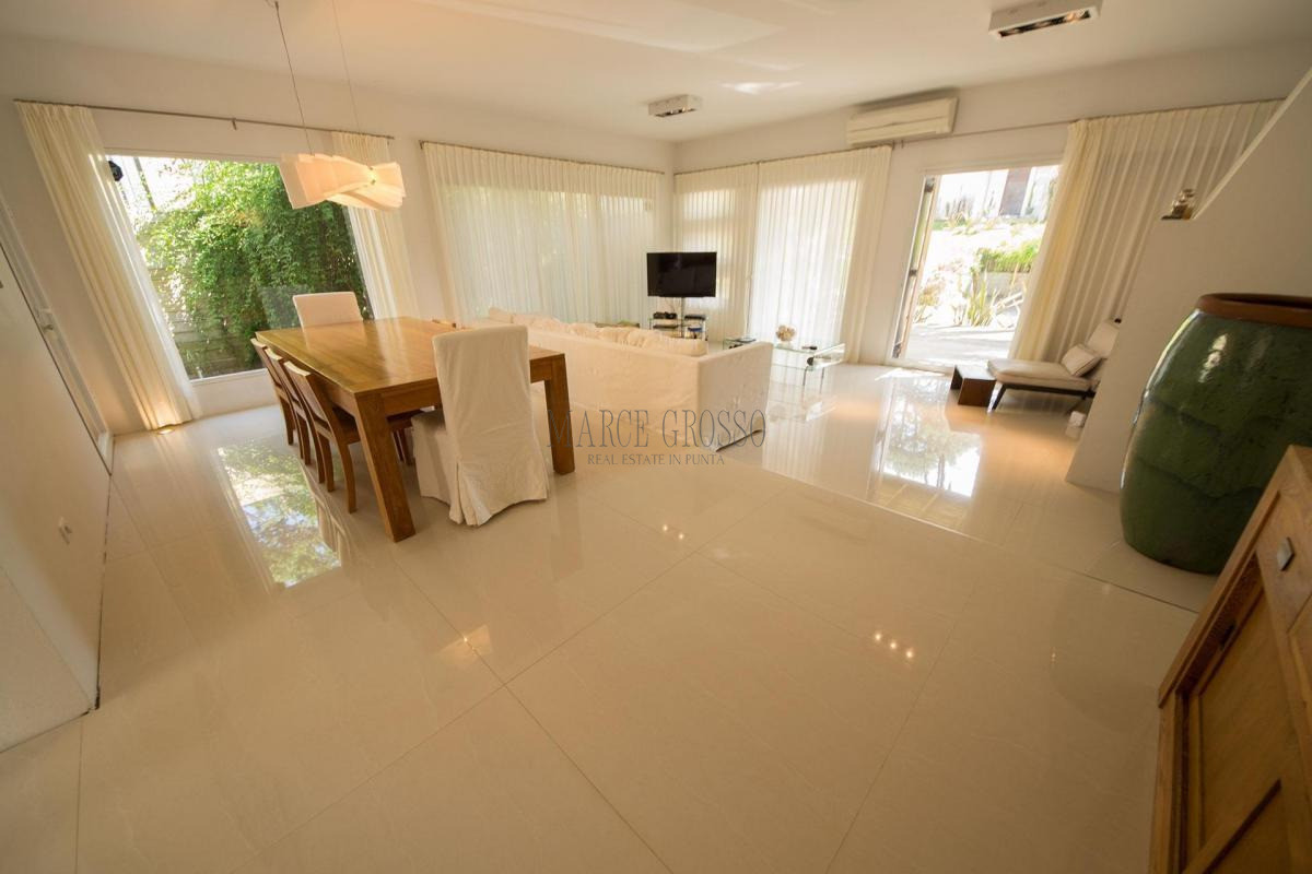 Casa ID.256 - Casa en Venta - 4 Dormitorios en Montoya, La Barra