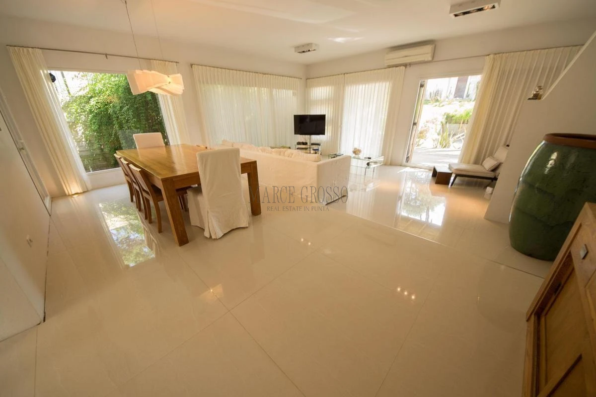 Casa ID.256 - Casa en Venta - 4 Dormitorios en Montoya, La Barra