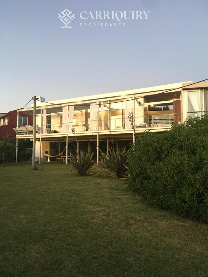 Casa ID.10558/CASA-DE-4-DORMITORIOS-EN-ALQUILER-TEMPORARIO - CASA EN VENTA Y ALQUILER DE TEMPORADA. 4 SUITES. MANANTIALES FRENTE AL MAR 