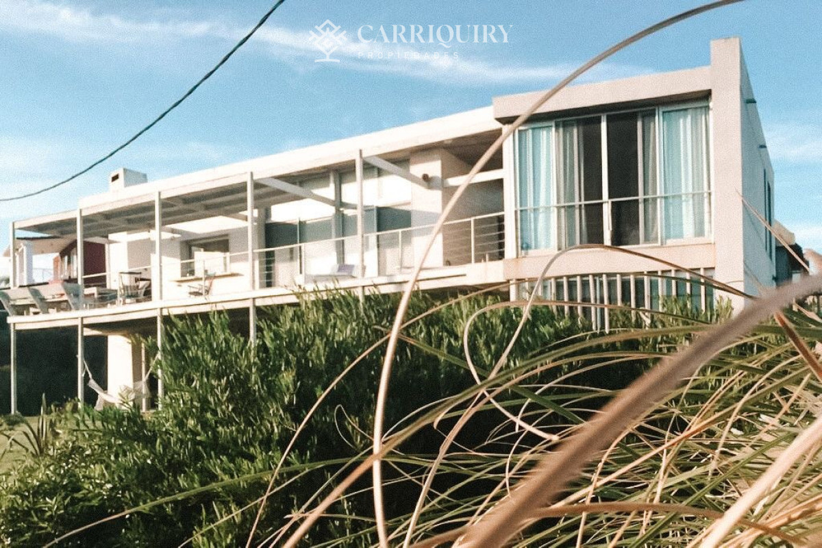 Casa ID.10558/CASA-DE-4-DORMITORIOS-EN-ALQUILER-TEMPORARIO - CASA EN VENTA Y ALQUILER DE TEMPORADA. 4 SUITES. MANANTIALES FRENTE AL MAR 