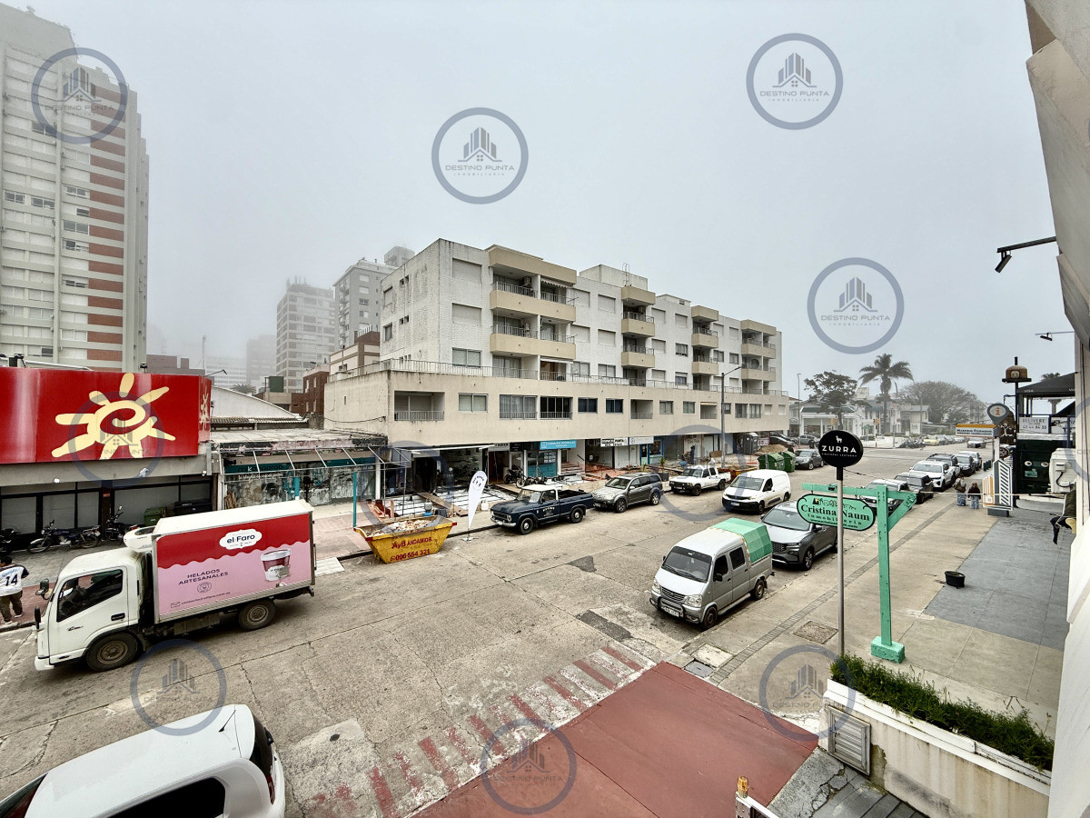 Apartamento ID.3138 - Apartamento a la venta en la Península, Punta del Este. 1 Dormitorio y medio