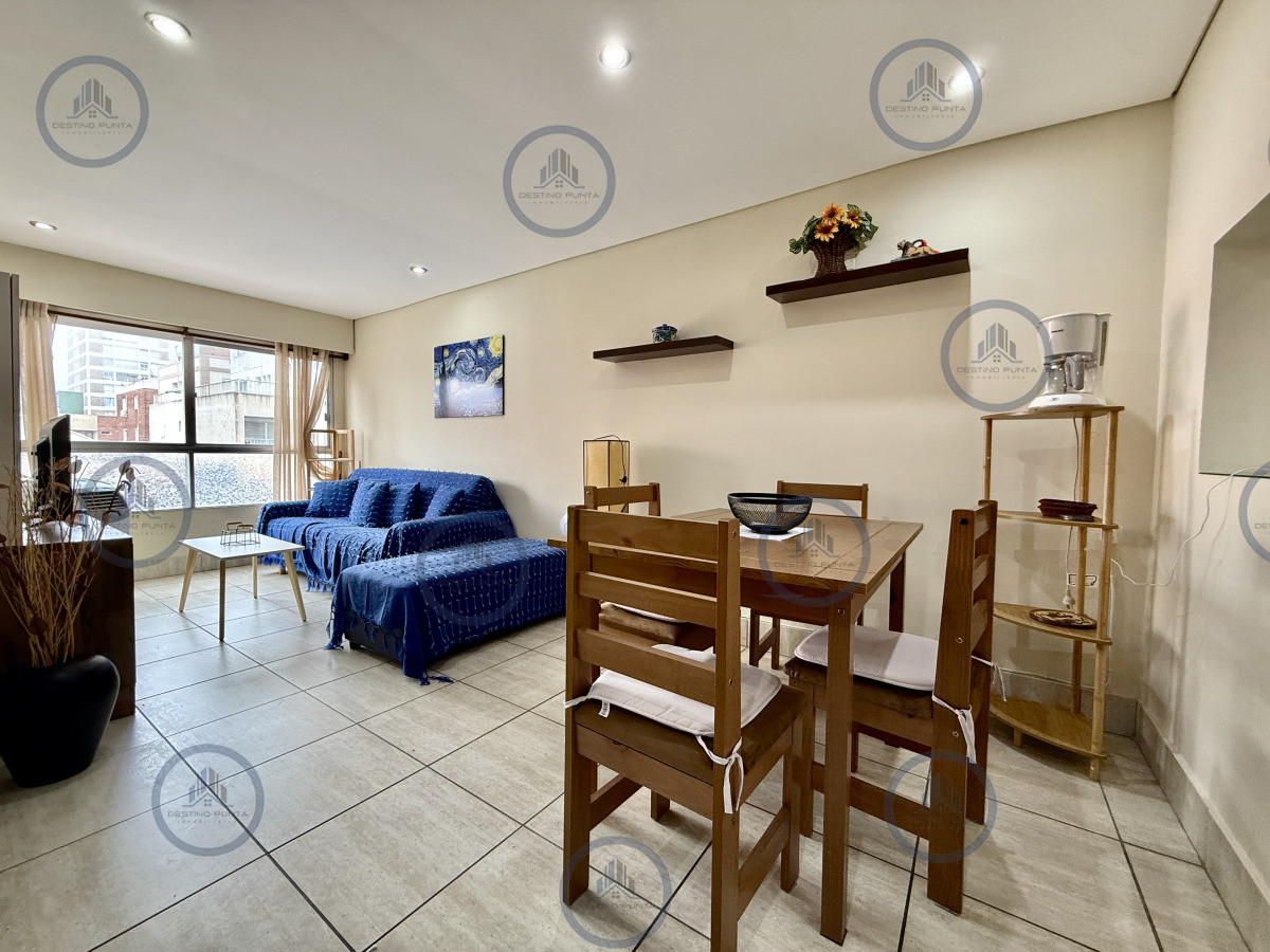 Apartamento ID.3138 - Apartamento a la venta en la Península, Punta del Este. 1 Dormitorio y medio