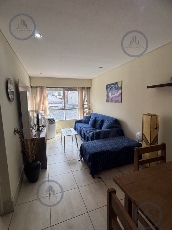 Apartamento ID.3138 - Apartamento a la venta en la Península, Punta del Este. 1 Dormitorio y medio