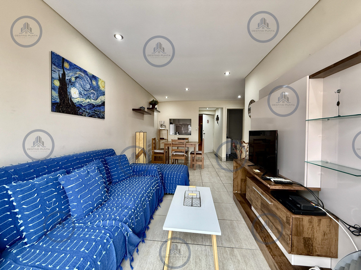Apartamento ID.3138 - Apartamento a la venta en la Península, Punta del Este. 1 Dormitorio y medio