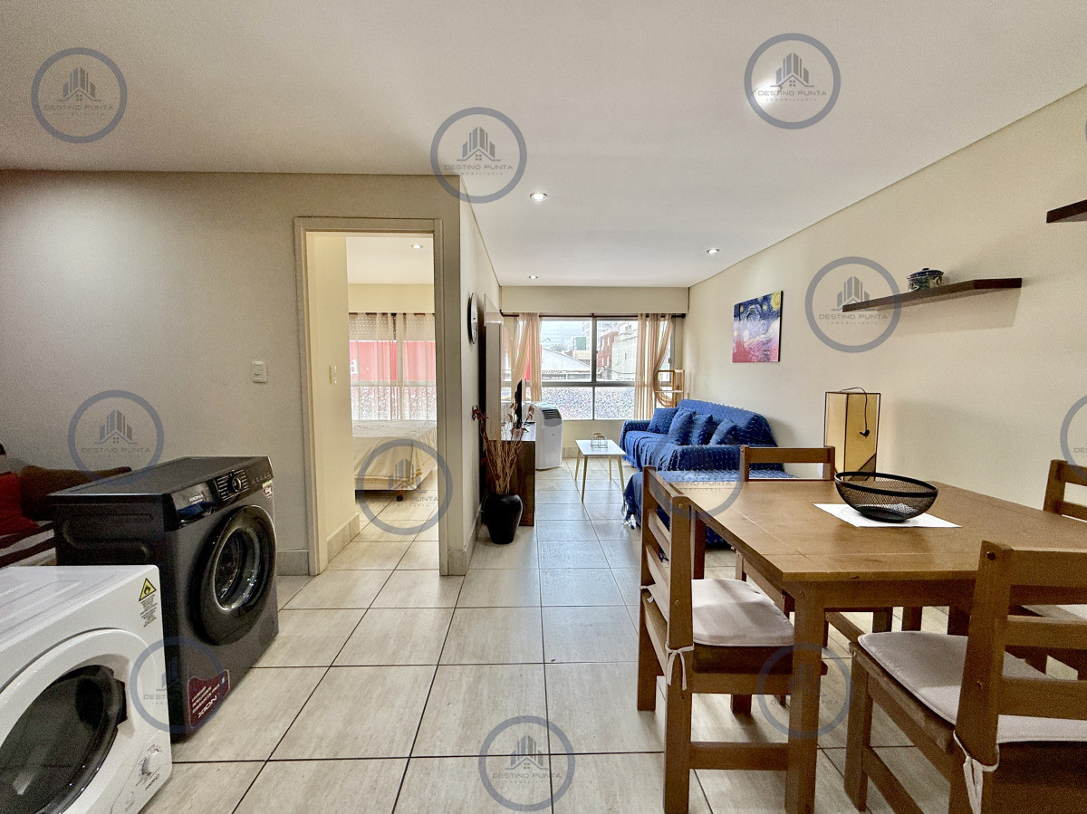 Apartamento ID.3138 - Apartamento a la venta en la Península, Punta del Este. 1 Dormitorio y medio