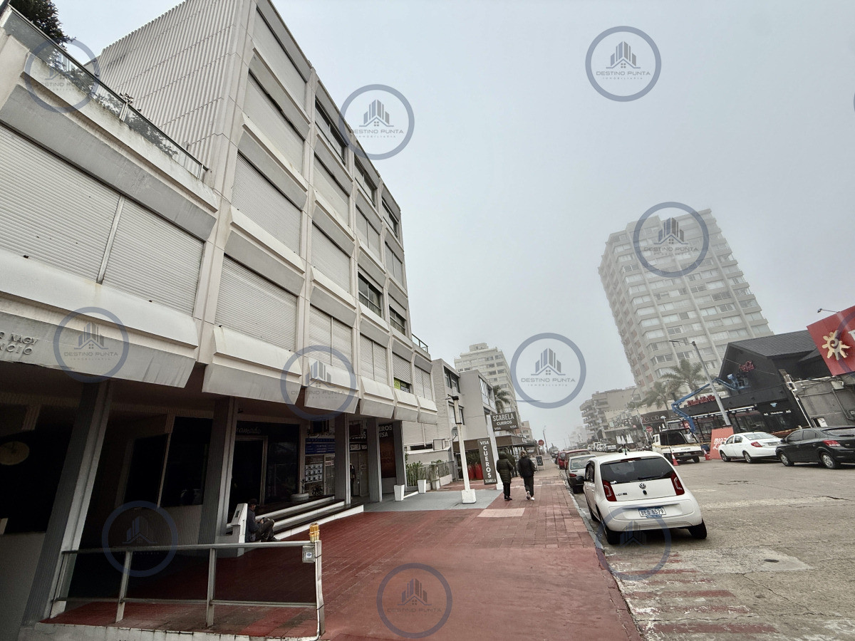 Apartamento ID.3138 - Apartamento a la venta en la Península, Punta del Este. 1 Dormitorio y medio