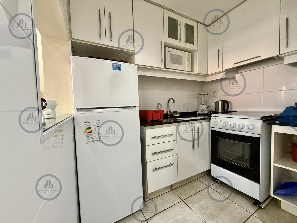 Apartamento ID.3138 - Apartamento a la venta en la Península, Punta del Este. 1 Dormitorio y medio