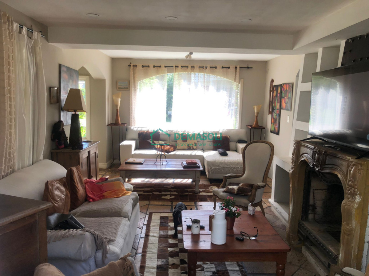 Casa ID.1519 - Casa en Venta y Alquiler Anual en Pinares. 4 dormitorios y 3 baños. Piscina