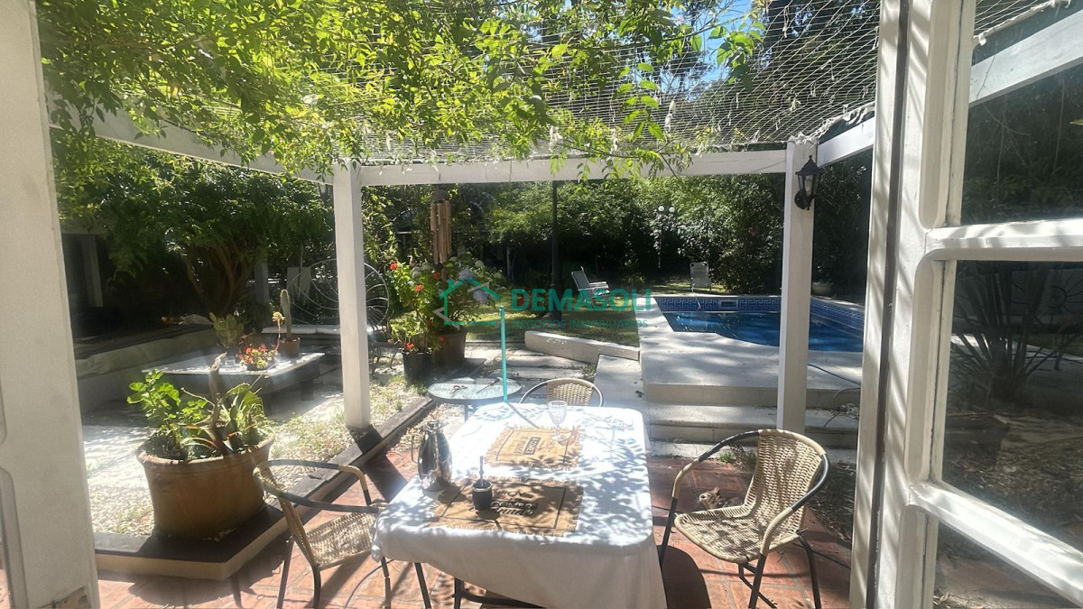 Casa ID.1519 - Casa en Venta y Alquiler Anual en Pinares. 4 dormitorios y 3 baños. Piscina