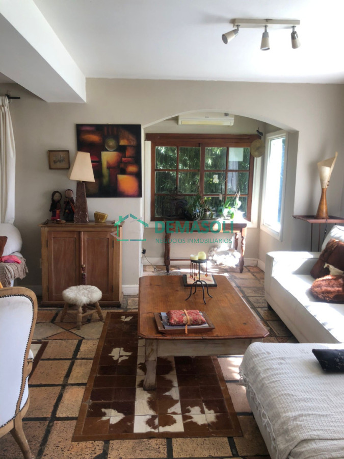 Casa ID.1519 - Casa en Venta y Alquiler Anual en Pinares. 4 dormitorios y 3 baños. Piscina