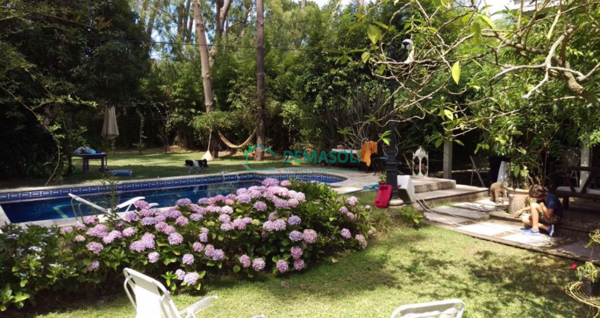 Casa ID.1519 - Casa en Venta y Alquiler Anual en Pinares. 4 dormitorios y 3 baños. Piscina