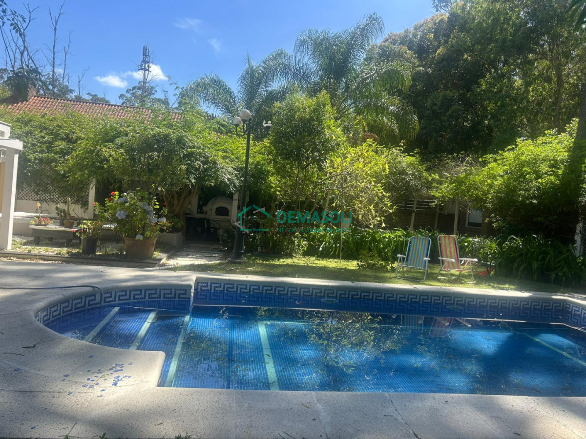 Casa ID.1519 - Casa en Venta y Alquiler Anual en Pinares. 4 dormitorios y 3 baños. Piscina